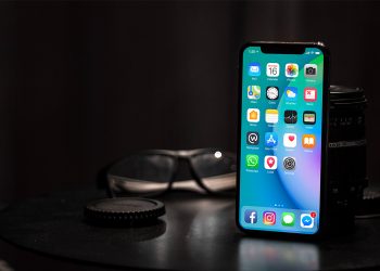 iPhone X PSD Mockup