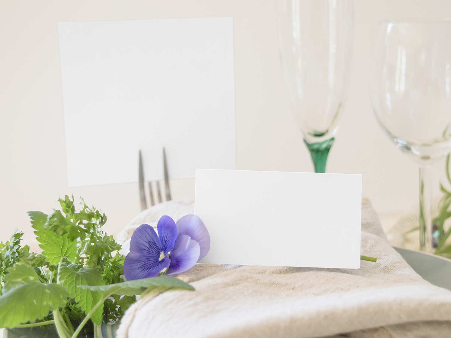 Place Card & Table Number PSD Free Mock-Up